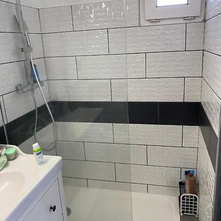 Tahiti Bord De Mer, Piscine A Apartment