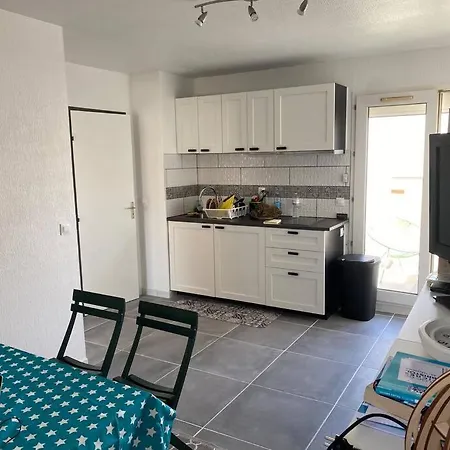 Tahiti Bord De Mer, Piscine A Frontignan