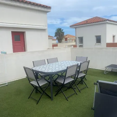 Tahiti Bord De Mer, Piscine A Apartament *