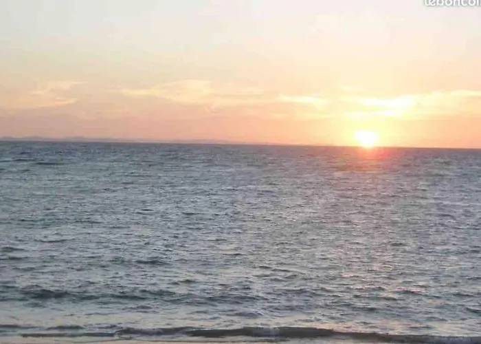 Résidence Tahiti Bord De Mer, Piscine à Apartamento Frontignan